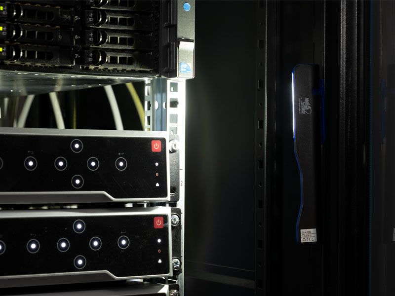 BATERIJSKA LED LAMPA PUNJIVA SOLED ESEN86-A CRNA 1+3W 3,7V 700mAh